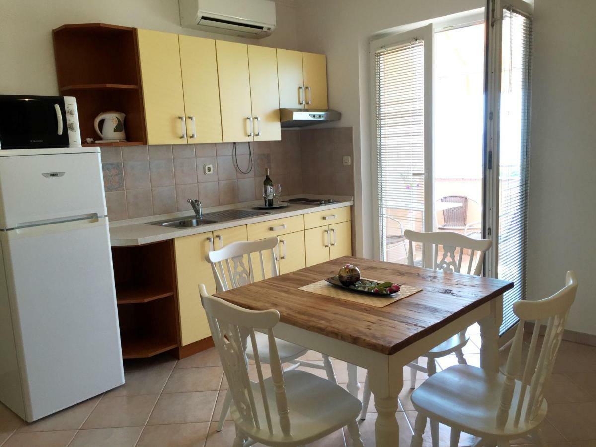 Apartmani Lorena プリヴラカ エクステリア 写真