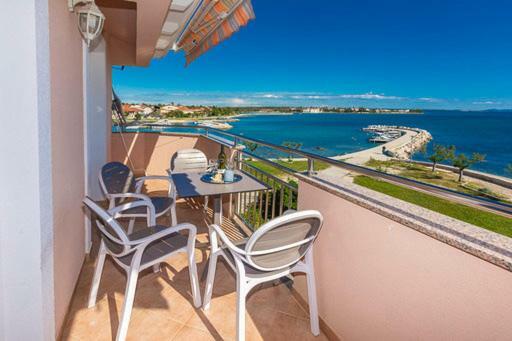 Apartmani Lorena プリヴラカ エクステリア 写真